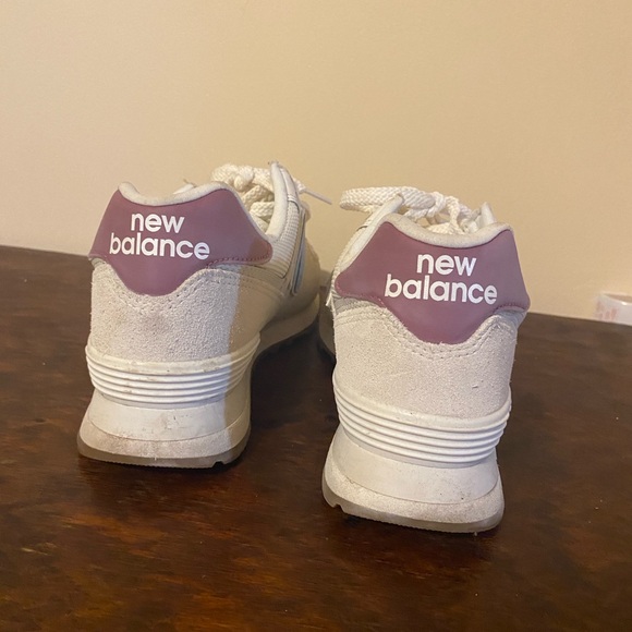 Cream and white new balance shoes - Picture 6 of 8